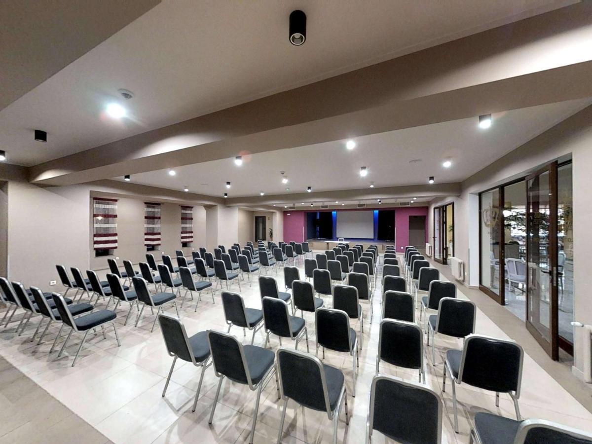 Ibis Styles Gniezno Stare Miasto Exterior photo